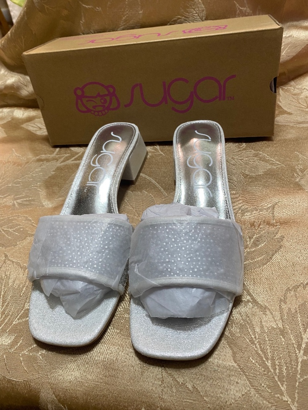 Wedding-Beautiful Silver and White Sugar Sandals. 8.5 M